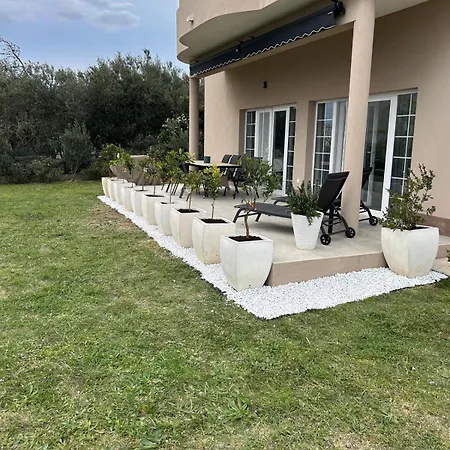 Апартаменти Luxury Garden Каштела