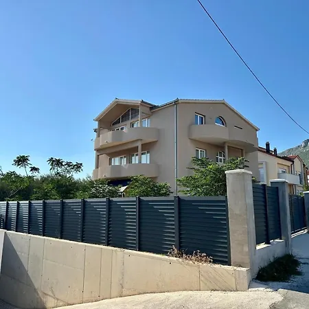 Luxury Garden Апартаменти *